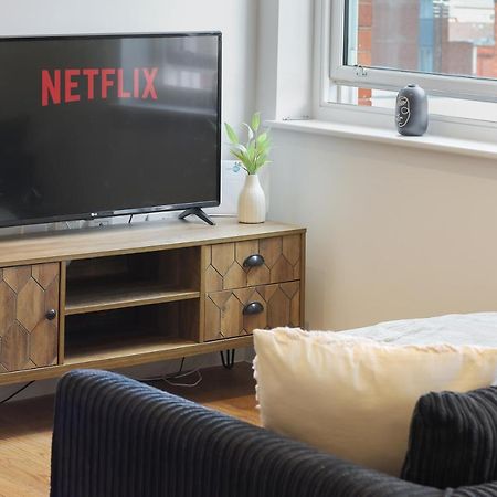 Modern 2-Bed Apartment, Free Parking, City Centre, Netflix & Pet Friendly - Hosted By Stay Host Save Sheffield Exterior photo