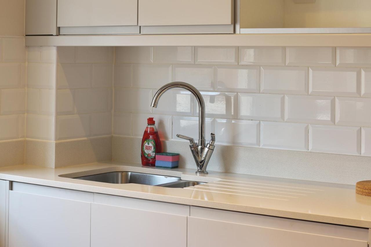 Modern 2-Bed Apartment, Free Parking, City Centre, Netflix & Pet Friendly - Hosted By Stay Host Save Sheffield Exterior photo