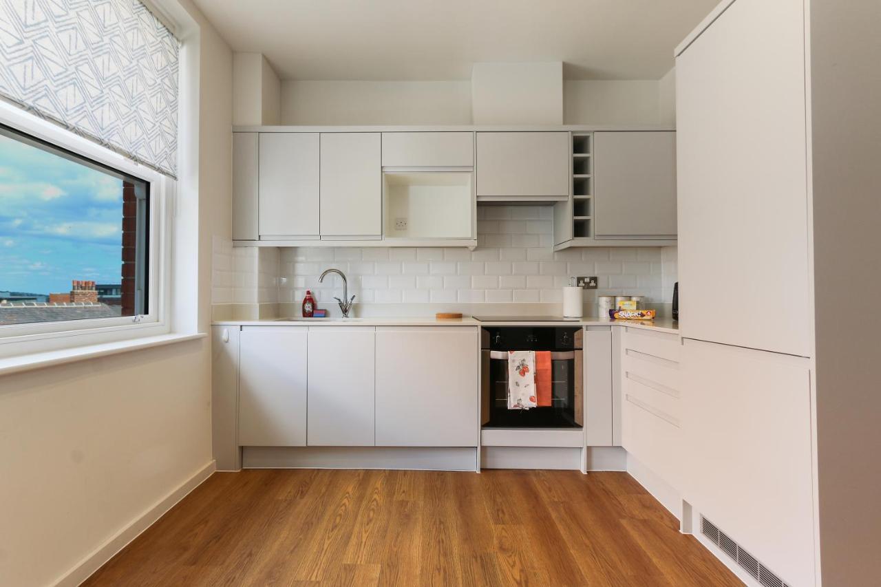 Modern 2-Bed Apartment, Free Parking, City Centre, Netflix & Pet Friendly - Hosted By Stay Host Save Sheffield Exterior photo